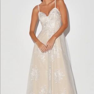 Lulus white embroidered lace bridal gown